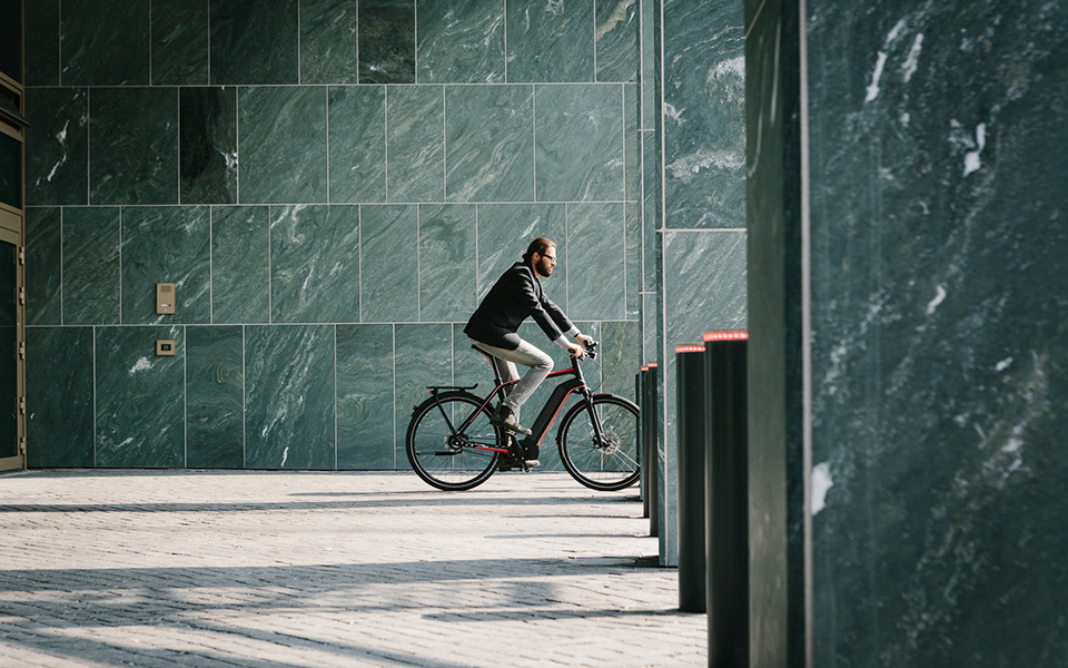 cycliste sur un vae integrale kalkhoff