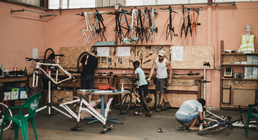 Atelier de réparation participatif vélo à Cayenne