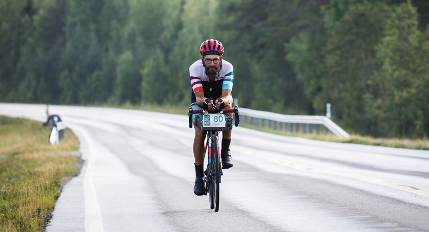 Clément sur son vélo gravel équipé bikepacking