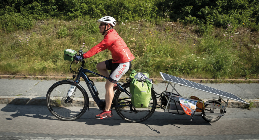 Arnaud Roulland sur son vélo solaire Cyclable