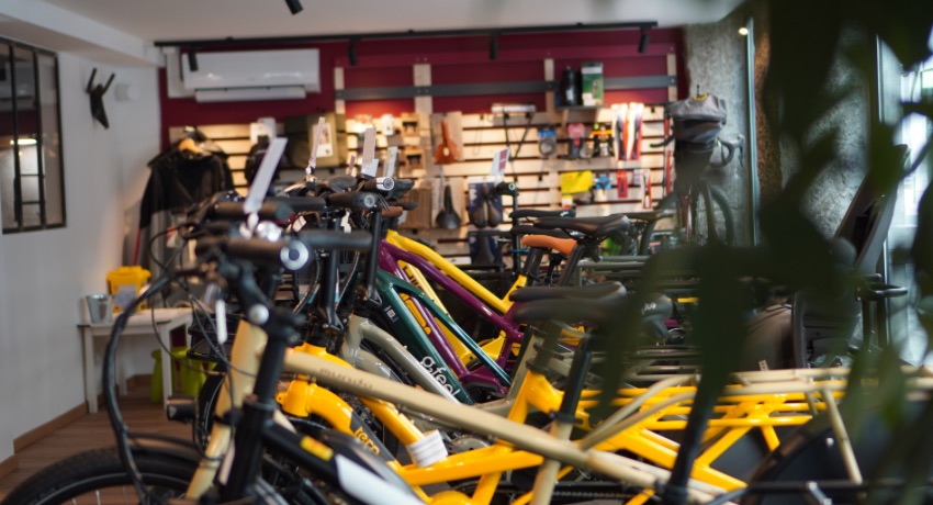 Une belle sélection de vélos longtails dans le nouveau magasin Cyclable Lyon Bellecour.