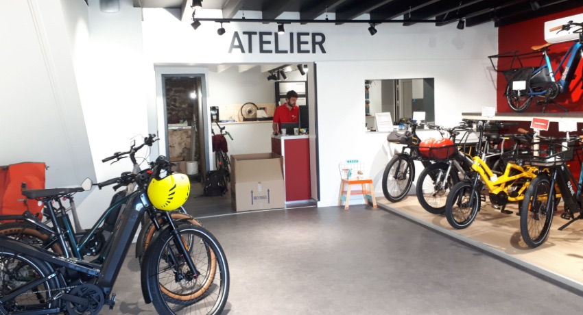 Vue sur l'atelier du nouveau magasin de vélo Cyclable Valence Saint-Péray.