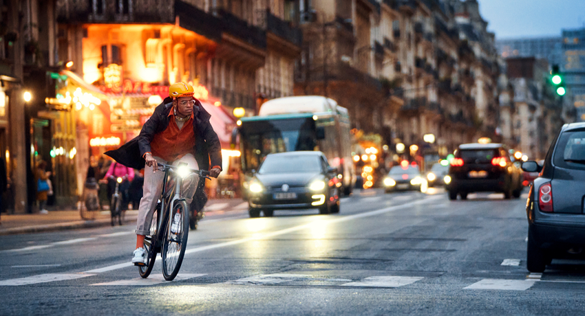 Pédaler la nuit : nos lumières pour bien voir et être vu !