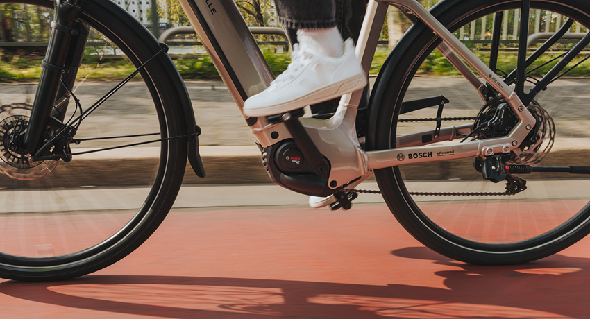 Une VAE équipé de la nouvelle version du moteur Active Line Plus cadré à hauteur de pédalier.